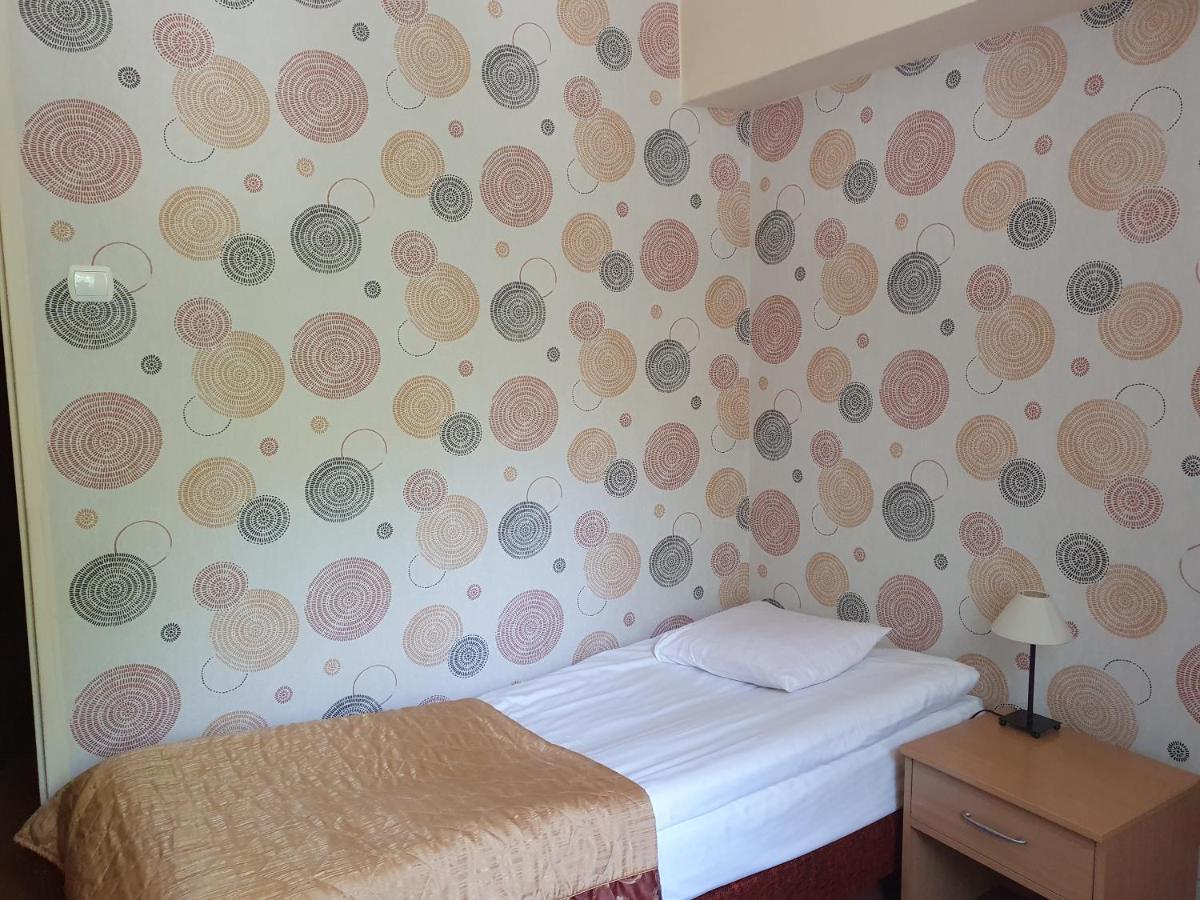 Hotel Iskra Rzeszów Buitenkant foto