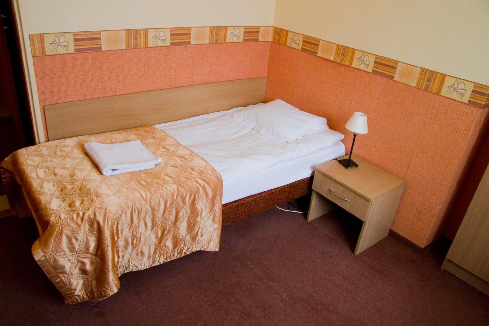 Hotel Iskra Rzeszów Buitenkant foto