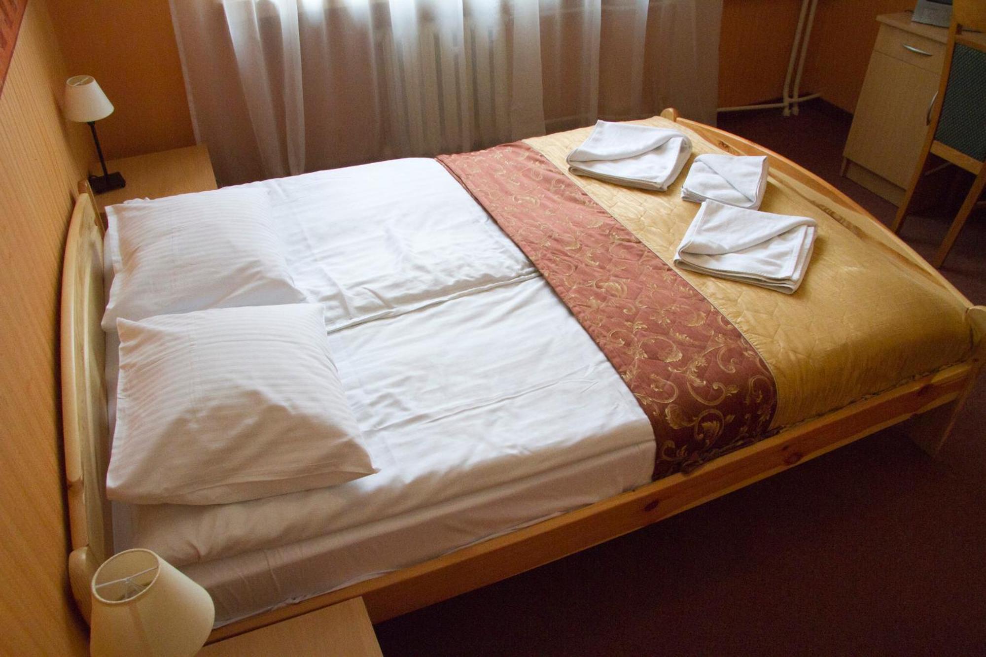 Hotel Iskra Rzeszów Buitenkant foto