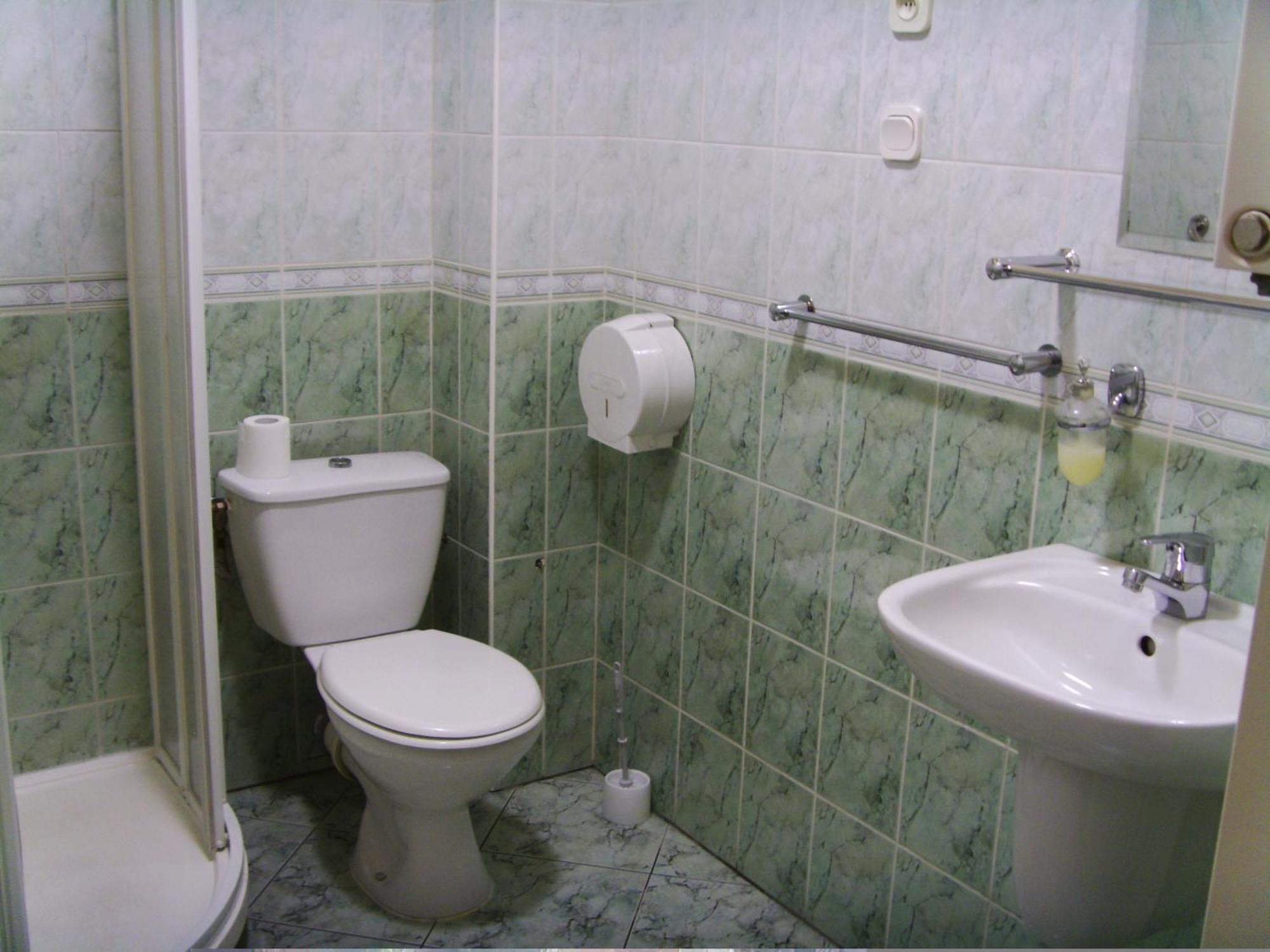 Hotel Iskra Rzeszów Buitenkant foto