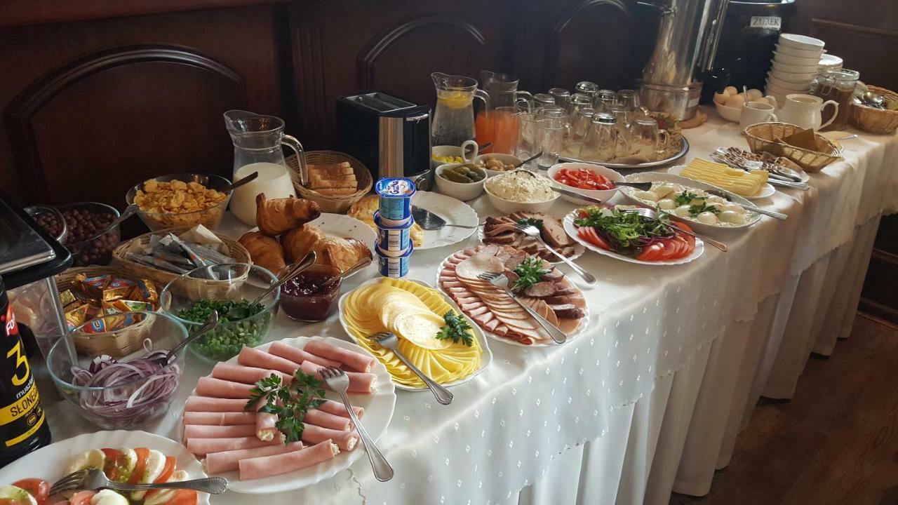 Hotel Iskra Rzeszów Buitenkant foto