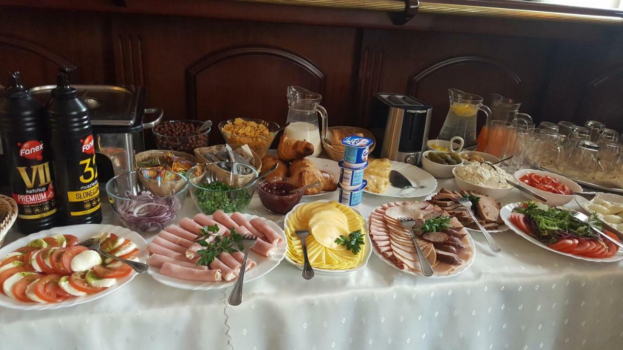 Hotel Iskra Rzeszów Buitenkant foto