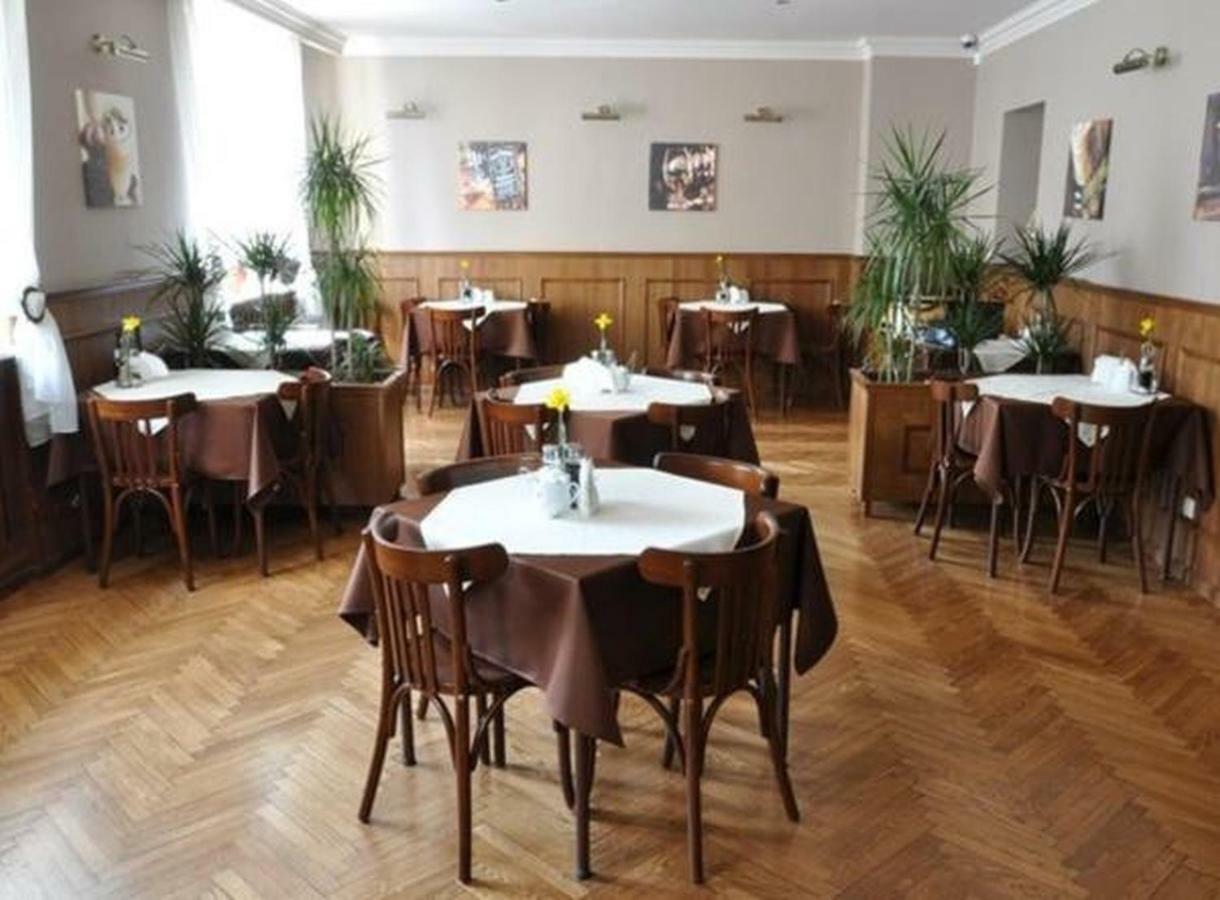Hotel Iskra Rzeszów Buitenkant foto