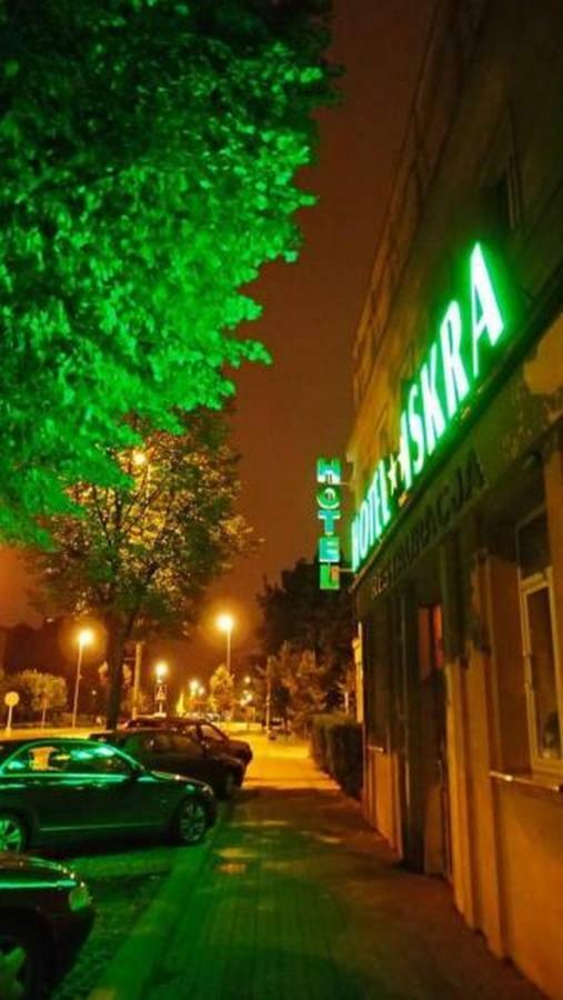 Hotel Iskra Rzeszów Buitenkant foto